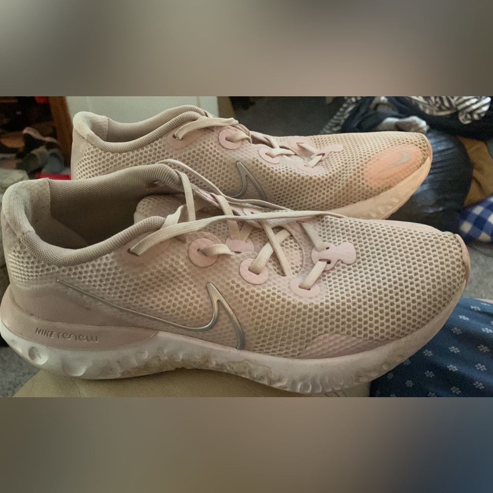 Womens Nike renew size 11 excellent used condition pink in color